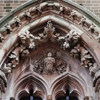 Architectural keystone details - Image 4